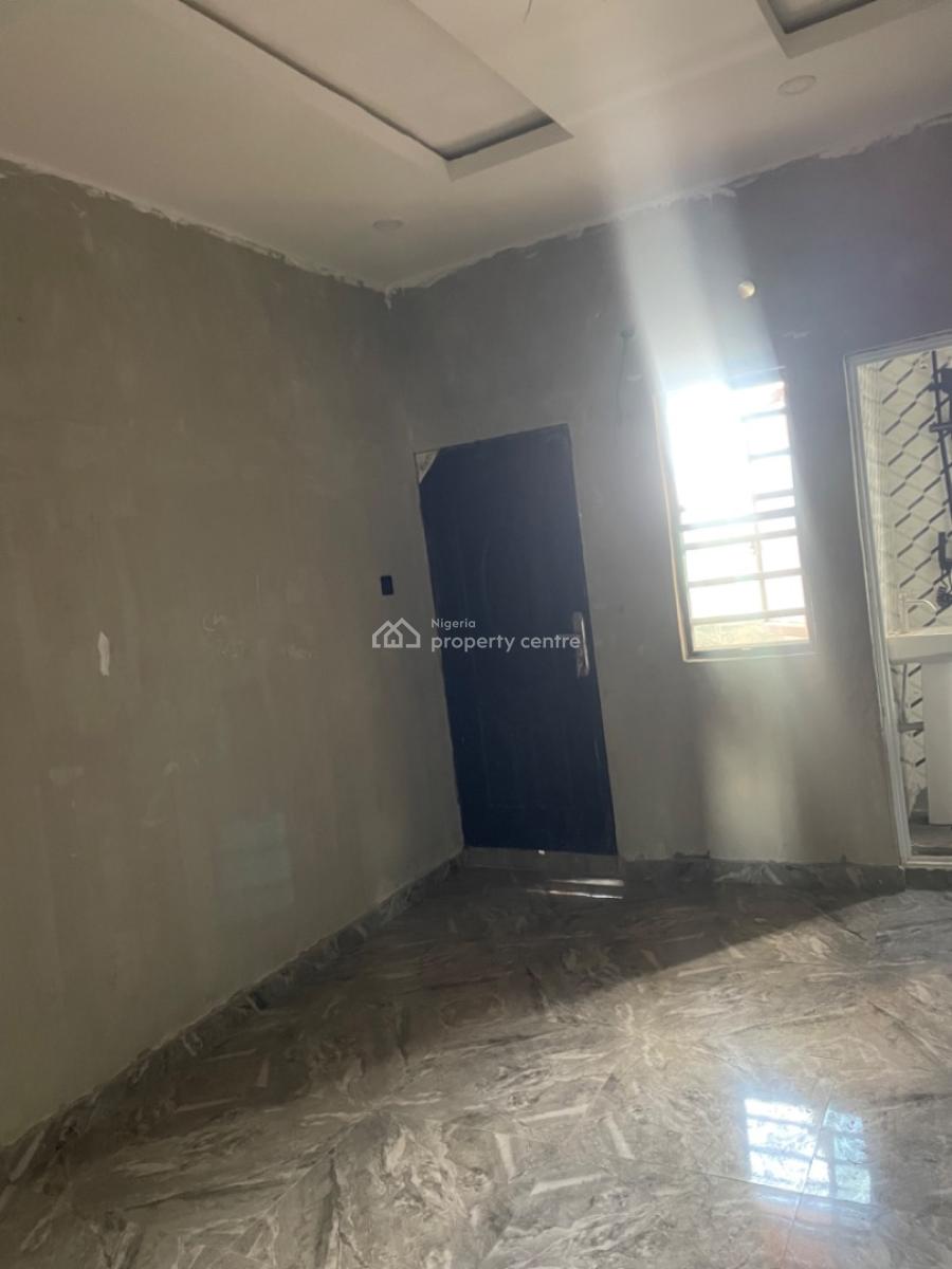 Exclusive 2 Bedroom Apartment, Yaba, Lagos, Flat / Apartment for Rent