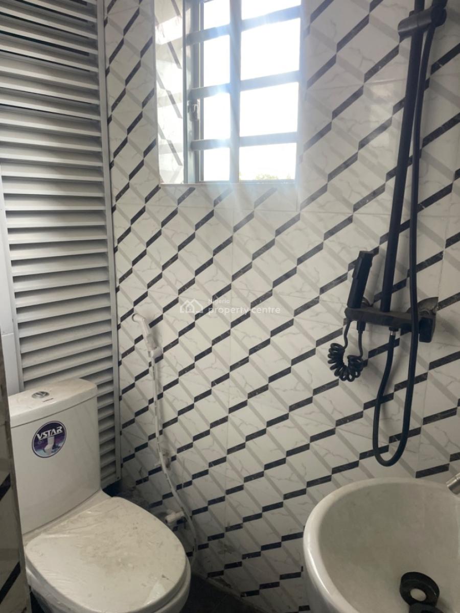 Exclusive 2 Bedroom Apartment, Yaba, Lagos, Flat / Apartment for Rent