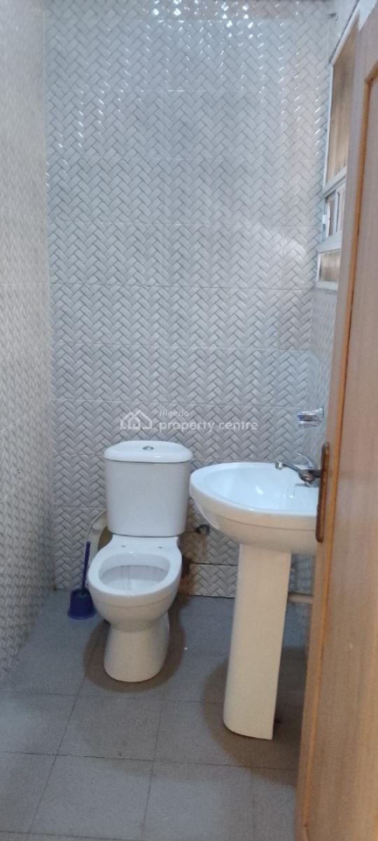 a Standard 3 Bedroom Flat, Chevron Drive, Bera Estate, Chevron, Lekki, Lagos, Flat / Apartment for Rent