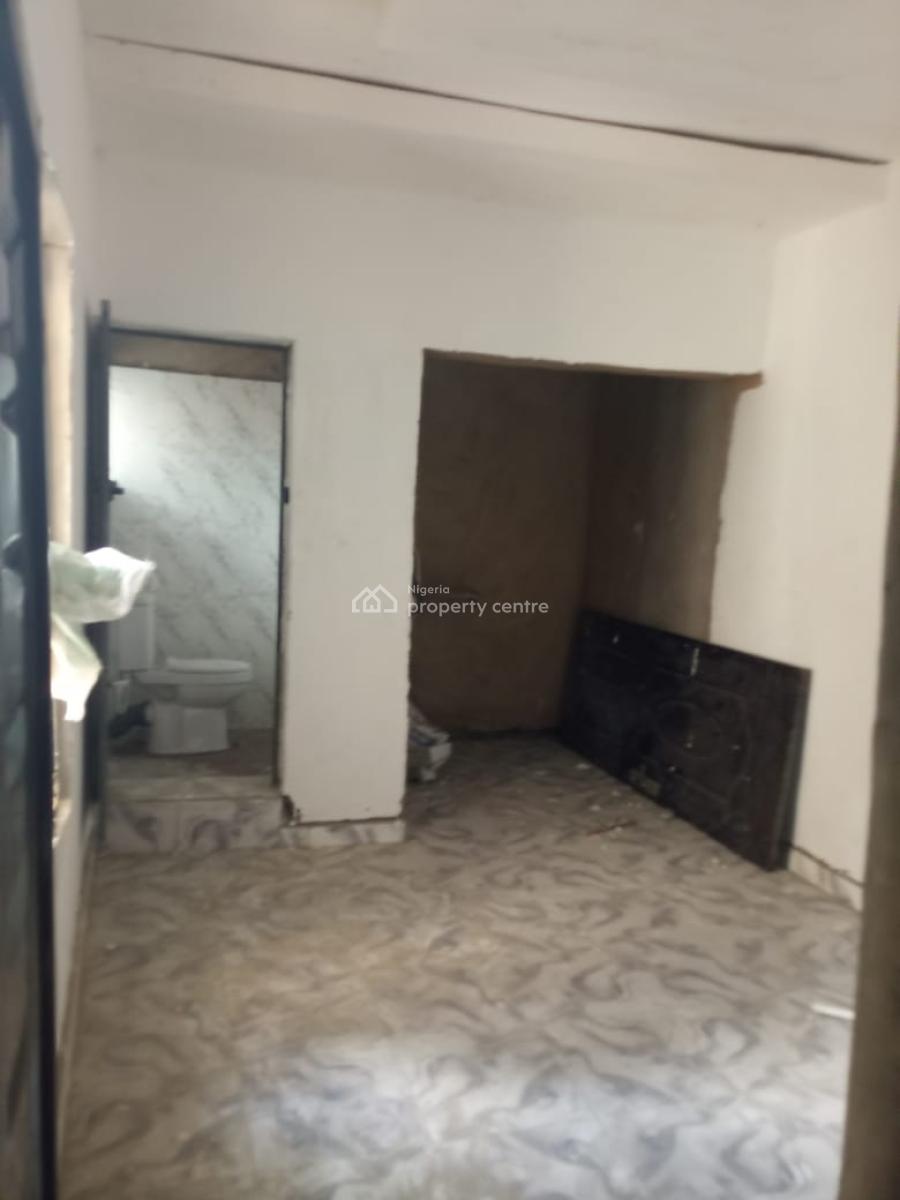 Newly Built Spacious Room, Shomolu, Lagos, Flat / Apartment for Rent