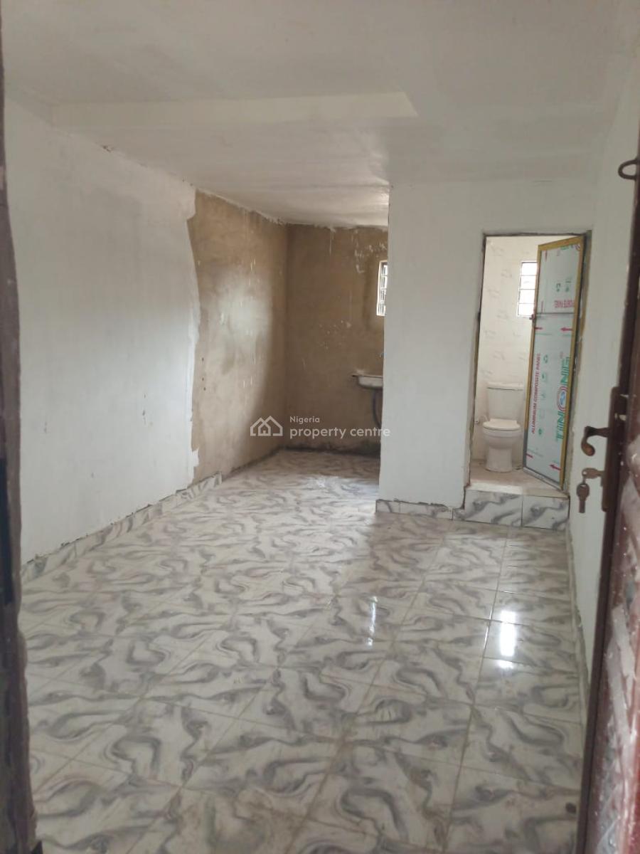 Newly Built Spacious Roomself  with Modern Finishing, Shomolu, Lagos, Flat / Apartment for Rent