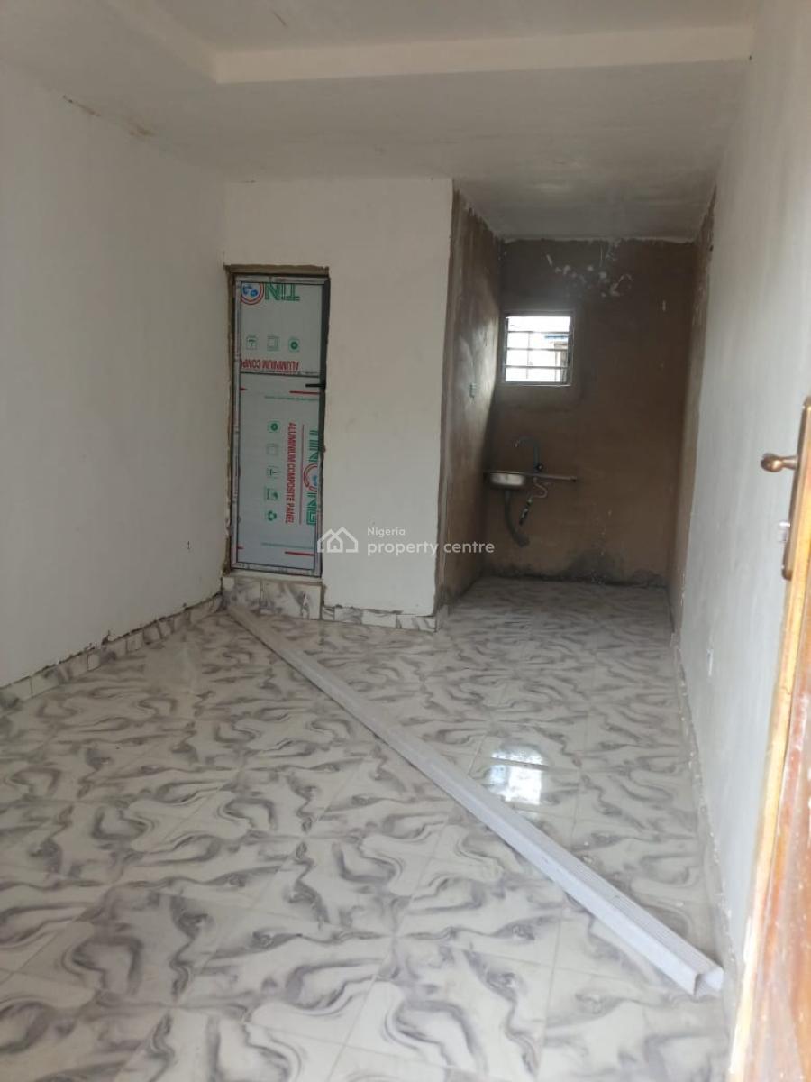 Newly Built Spacious Roomself  with Modern Finishing, Shomolu, Lagos, Flat / Apartment for Rent