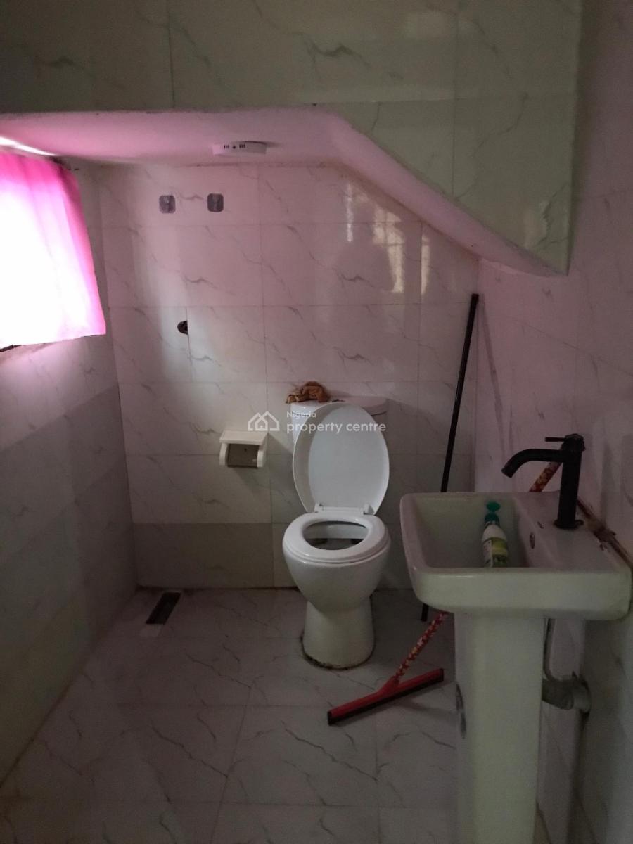 Standard and Massive 1 Bedroom Apartment with Fitted Kitchen Cabinet, Off Omorinre Johnson Street, Lekki Phase 1, Lekki, Lagos, Mini Flat (room and Parlour) for Rent