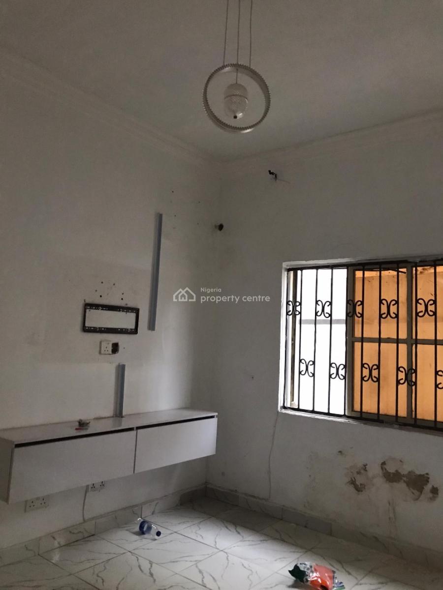 Standard and Massive 1 Bedroom Apartment with Fitted Kitchen Cabinet, Off Omorinre Johnson Street, Lekki Phase 1, Lekki, Lagos, Mini Flat (room and Parlour) for Rent