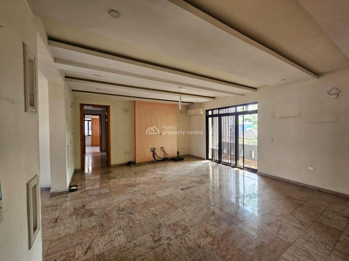 Spacious Massive Luxruy 3 Bedroom Flat, Lekki Phase 1, Lekki, Lagos, Flat / Apartment for Rent