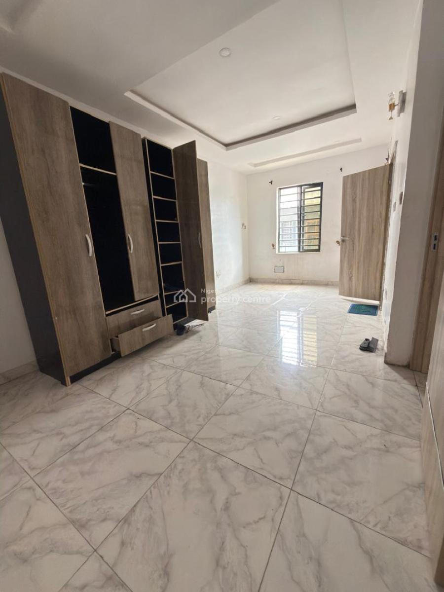 2 Bedroom Apartment ( Top Floor ), Ologolo, Lekki, Lagos, Flat / Apartment for Rent