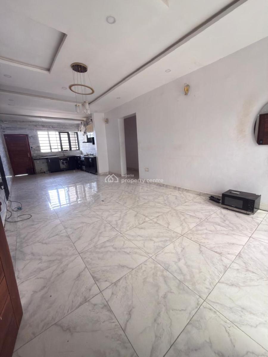 2 Bedroom Apartment ( Top Floor ), Ologolo, Lekki, Lagos, Flat / Apartment for Rent