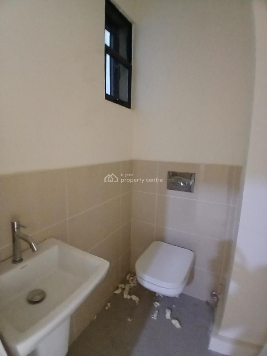 Well-finished and Serviced with 24/7 Power Supply 3 Bedroom En-suite Flat, Lekki Phase 1, Lekki, Lagos, Flat / Apartment for Rent