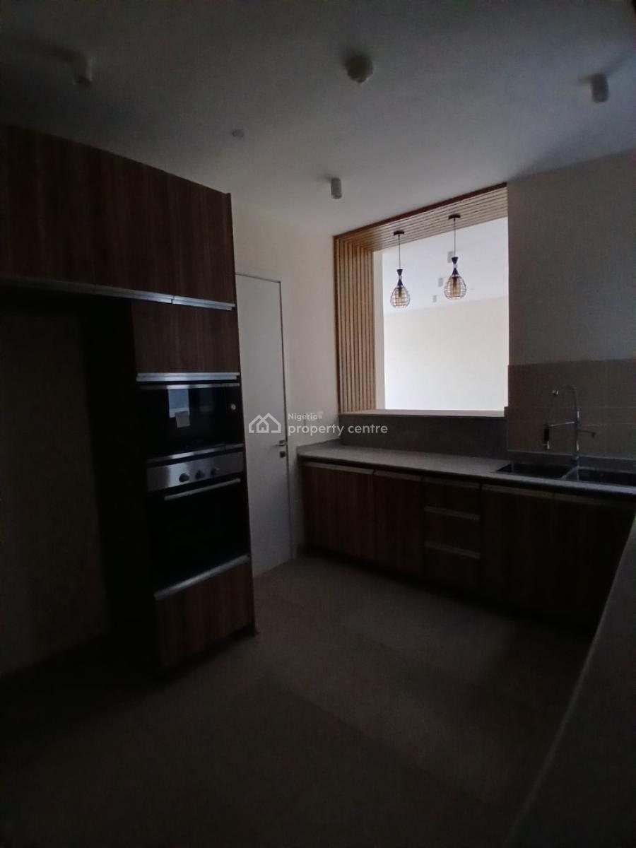 Well-finished and Serviced with 24/7 Power Supply 3 Bedroom En-suite Flat, Lekki Phase 1, Lekki, Lagos, Flat / Apartment for Rent