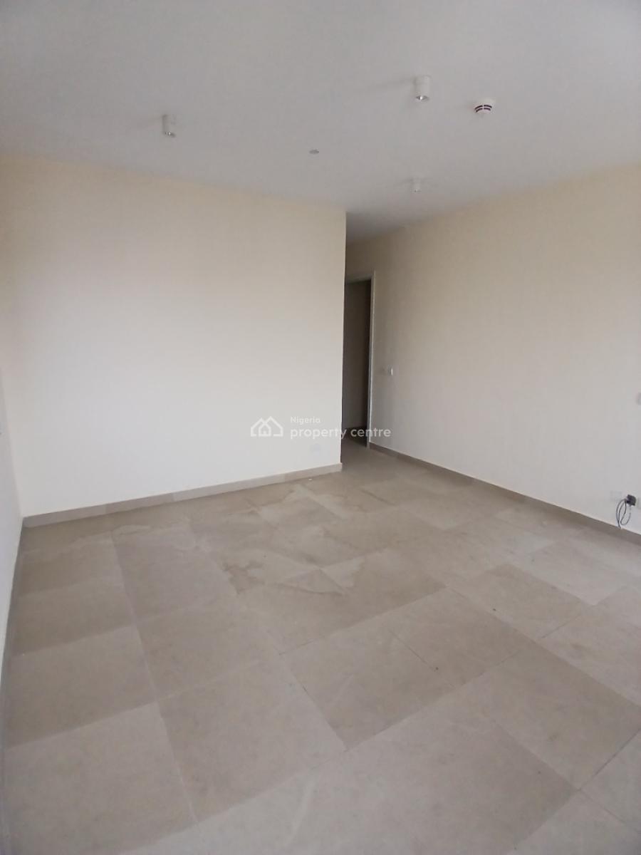 Well-finished and Serviced with 24/7 Power Supply 3 Bedroom En-suite Flat, Lekki Phase 1, Lekki, Lagos, Flat / Apartment for Rent