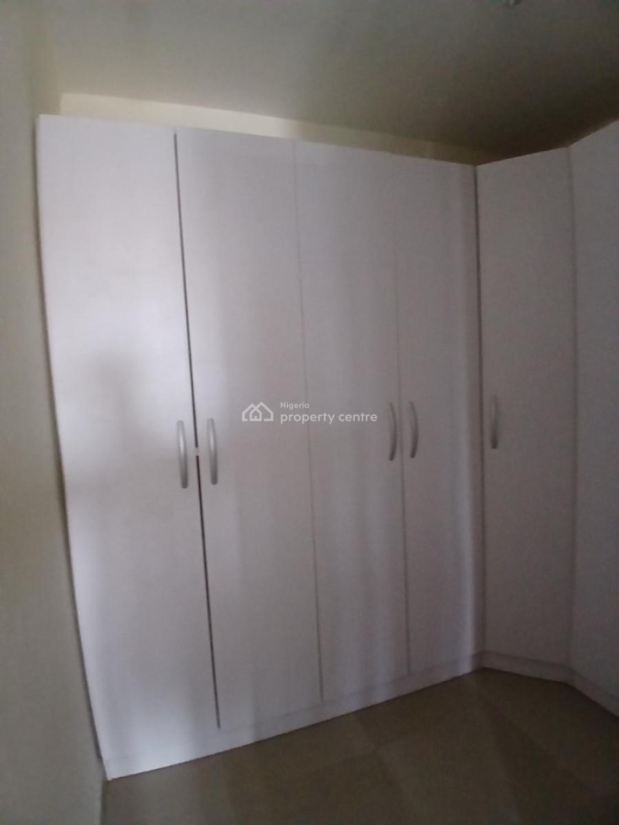 Well-finished and Serviced with 24/7 Power Supply 3 Bedroom En-suite Flat, Lekki Phase 1, Lekki, Lagos, Flat / Apartment for Rent