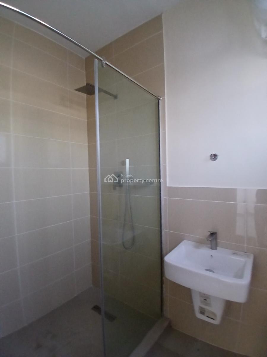 Well-finished and Serviced with 24/7 Power Supply 3 Bedroom En-suite Flat, Lekki Phase 1, Lekki, Lagos, Flat / Apartment for Rent