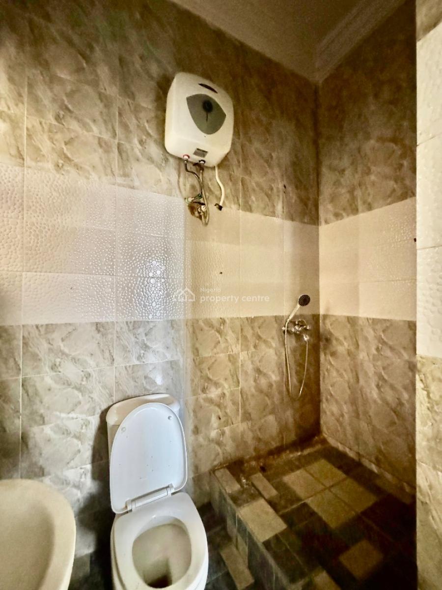 Decent Ground Floor, Clean and Ready to Move in, Freedom Way, Lekki Phase 1, Lekki, Lagos, Flat / Apartment for Rent