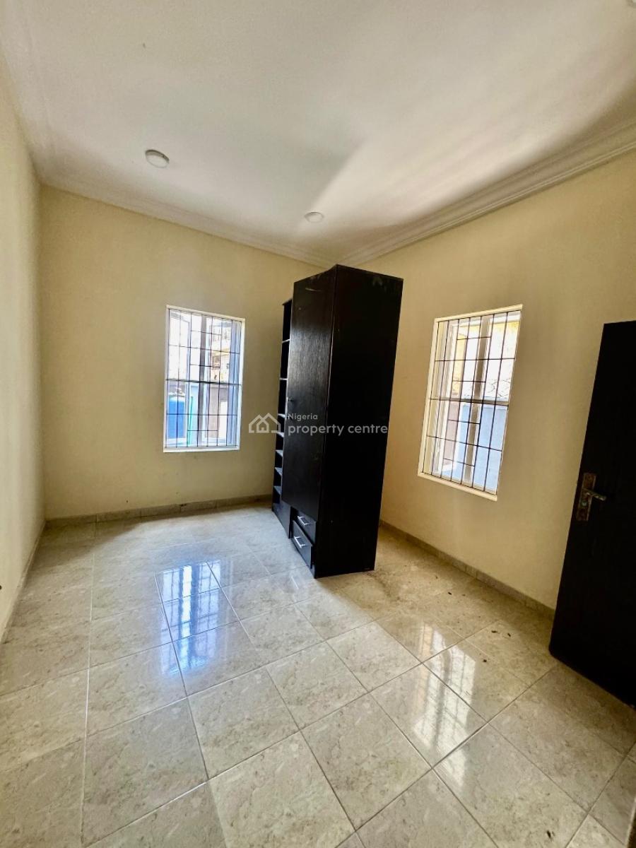 Decent Ground Floor, Clean and Ready to Move in, Freedom Way, Lekki Phase 1, Lekki, Lagos, Flat / Apartment for Rent