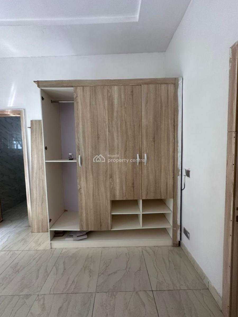 Spacious Upstairs Room, Orchid Road, Lekki, Lagos, Flat / Apartment for Rent