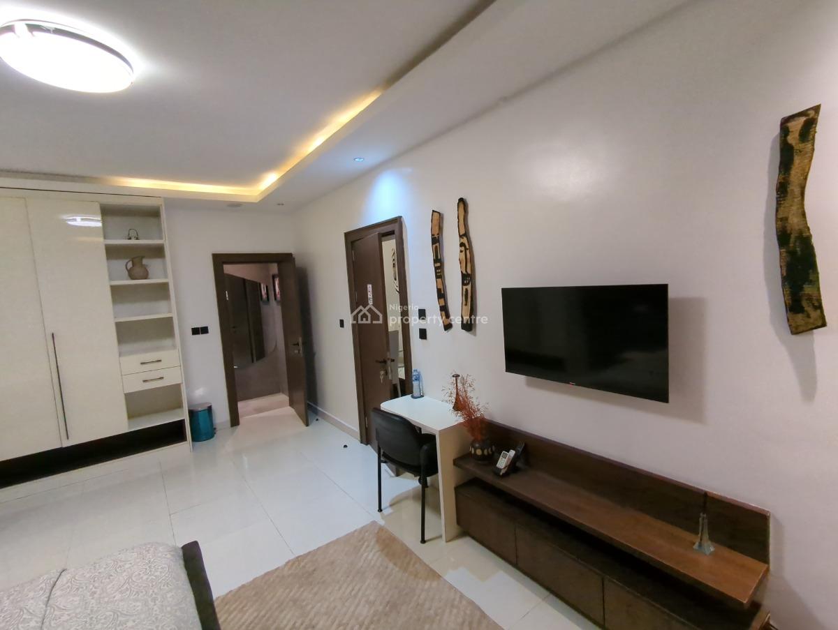 Executive 3 Bedrooms with Authentic Art, 267 Se Asebe Street, Mabushi, Abuja, Flat / Apartment Short Let