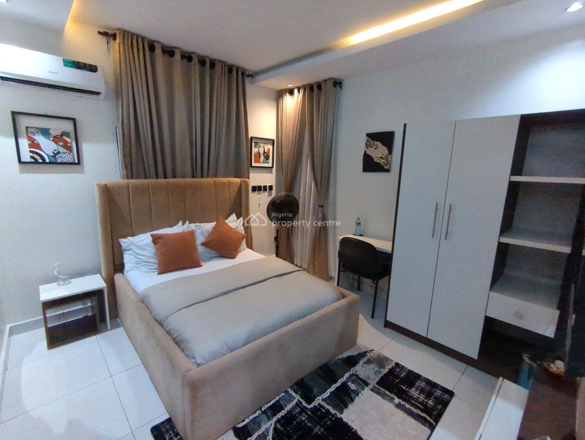 Executive 3 Bedrooms with Authentic Art, 267 Se Asebe Street, Mabushi, Abuja, Flat / Apartment Short Let