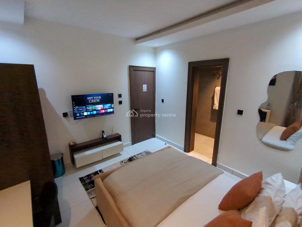 Executive 3 Bedrooms with Authentic Art, 267 Se Asebe Street, Mabushi, Abuja, Flat / Apartment Short Let