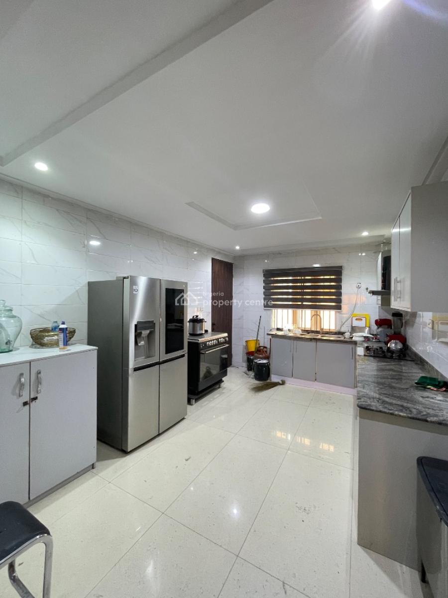 Gorgeous Fully Furnished & Serviced 3 Bedroom Apartment with Bq & Pool, Lekki Phase 1, Lekki, Lagos, Flat / Apartment for Rent