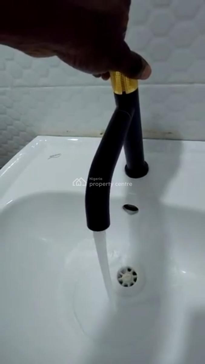 Luxury 3bedrooms Flat, Tarred Road, Guzape District, Abuja, Flat / Apartment for Rent