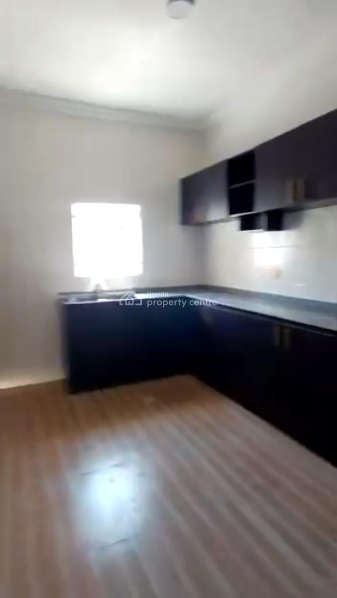 Luxury 3bedrooms Flat, Tarred Road, Guzape District, Abuja, Flat / Apartment for Rent