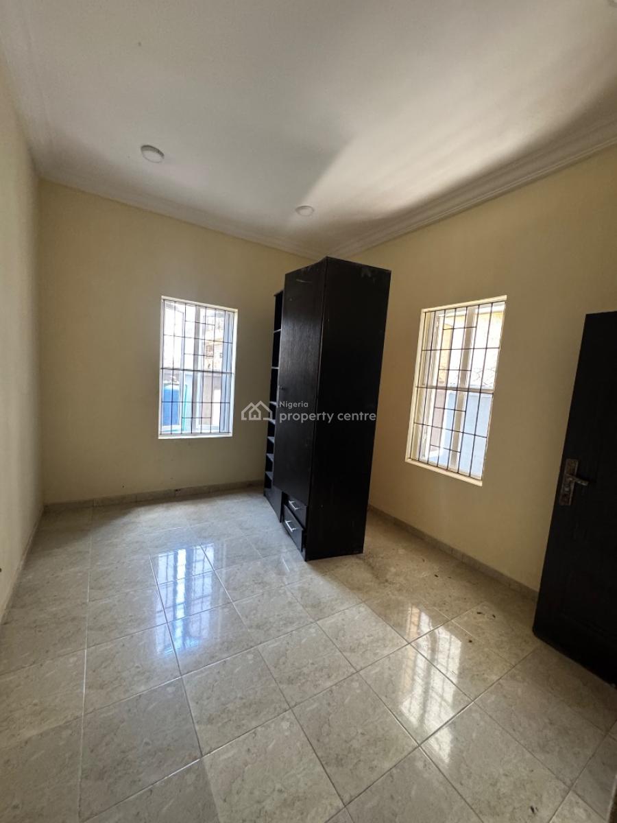 Decent and Well Maintained 2bedroom Flat, Lekki Phase 1, Lekki, Lagos, Flat / Apartment for Rent
