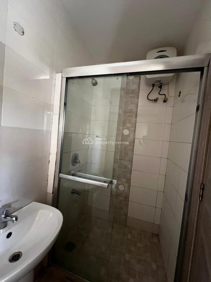 Furnished Room in a 3 Bedroom Shared Apartment in Phase One, Off Freedom Way, Lekki Phase 1, Lekki, Lagos, Flat / Apartment for Rent