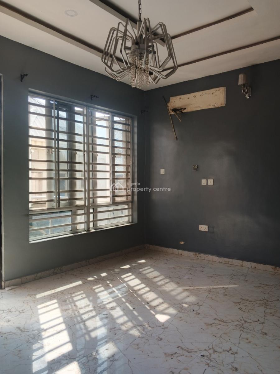 Luxury 3 Bedroom Flat Available on The Third Floor, Alagomeji, Alagomeji, Yaba, Lagos, Flat / Apartment for Sale