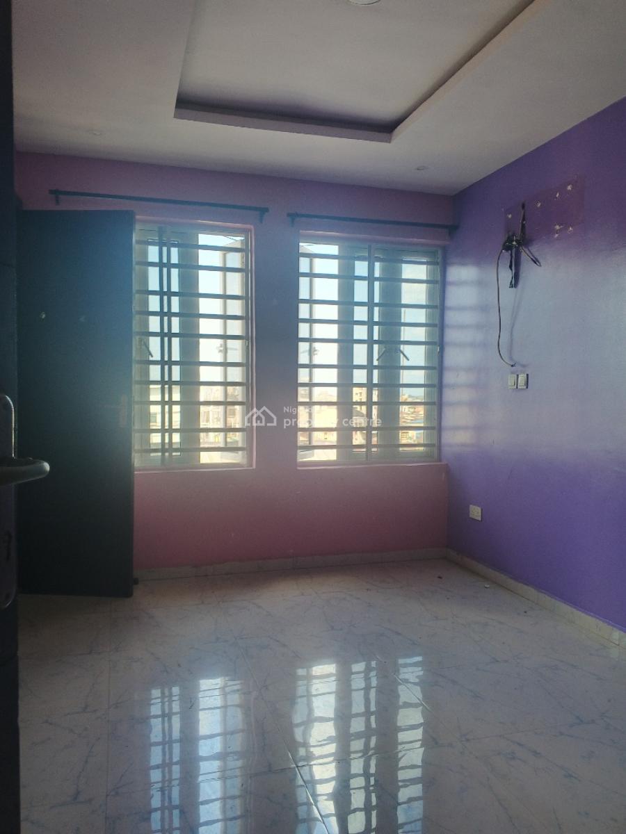 Luxury 3 Bedroom Flat Available on The Third Floor, Alagomeji, Alagomeji, Yaba, Lagos, Flat / Apartment for Sale
