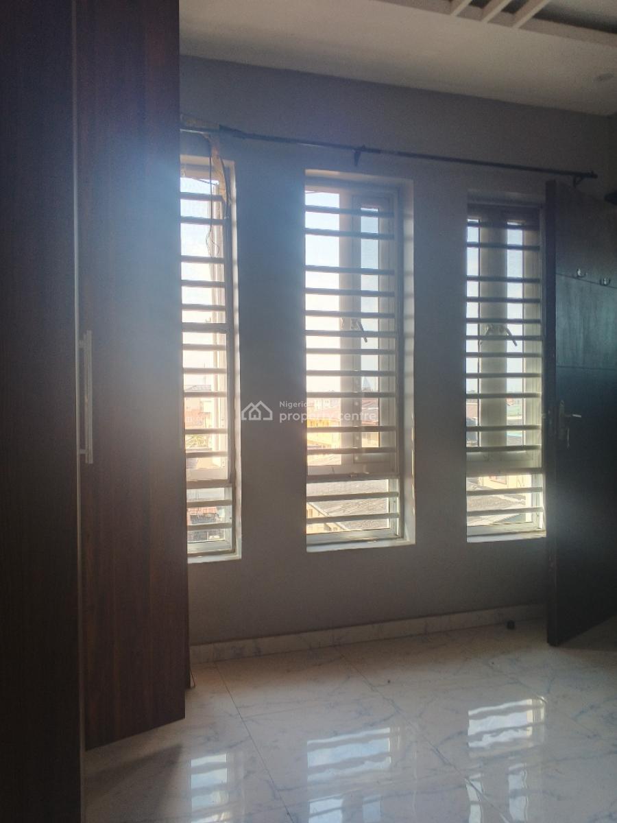 Luxury 3 Bedroom Flat Available on The Third Floor, Alagomeji, Alagomeji, Yaba, Lagos, Flat / Apartment for Sale
