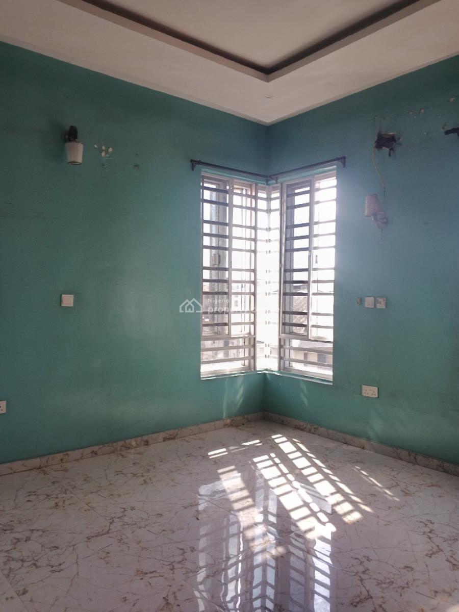 Luxury 3 Bedroom Flat Available on The Third Floor, Alagomeji, Alagomeji, Yaba, Lagos, Flat / Apartment for Sale