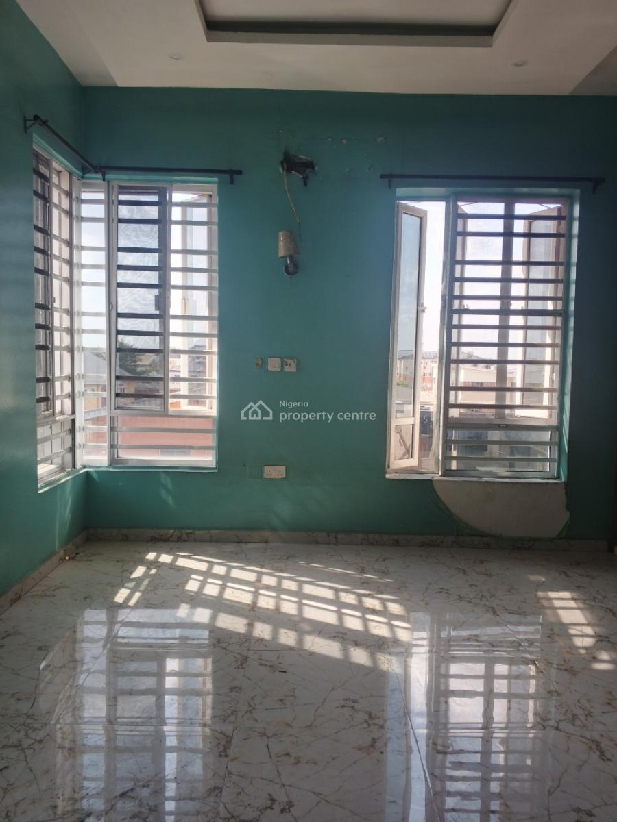 Luxury 3 Bedroom Flat Available on The Third Floor, Alagomeji, Alagomeji, Yaba, Lagos, Flat / Apartment for Sale