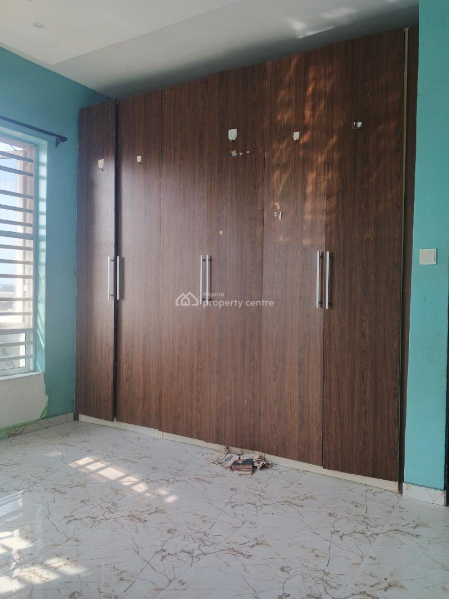 Luxury 3 Bedroom Flat Available on The Third Floor, Alagomeji, Alagomeji, Yaba, Lagos, Flat / Apartment for Sale