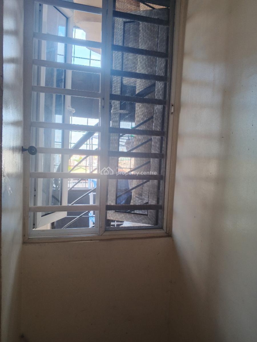 Luxury 3 Bedroom Flat Available on The Third Floor, Alagomeji, Alagomeji, Yaba, Lagos, Flat / Apartment for Sale