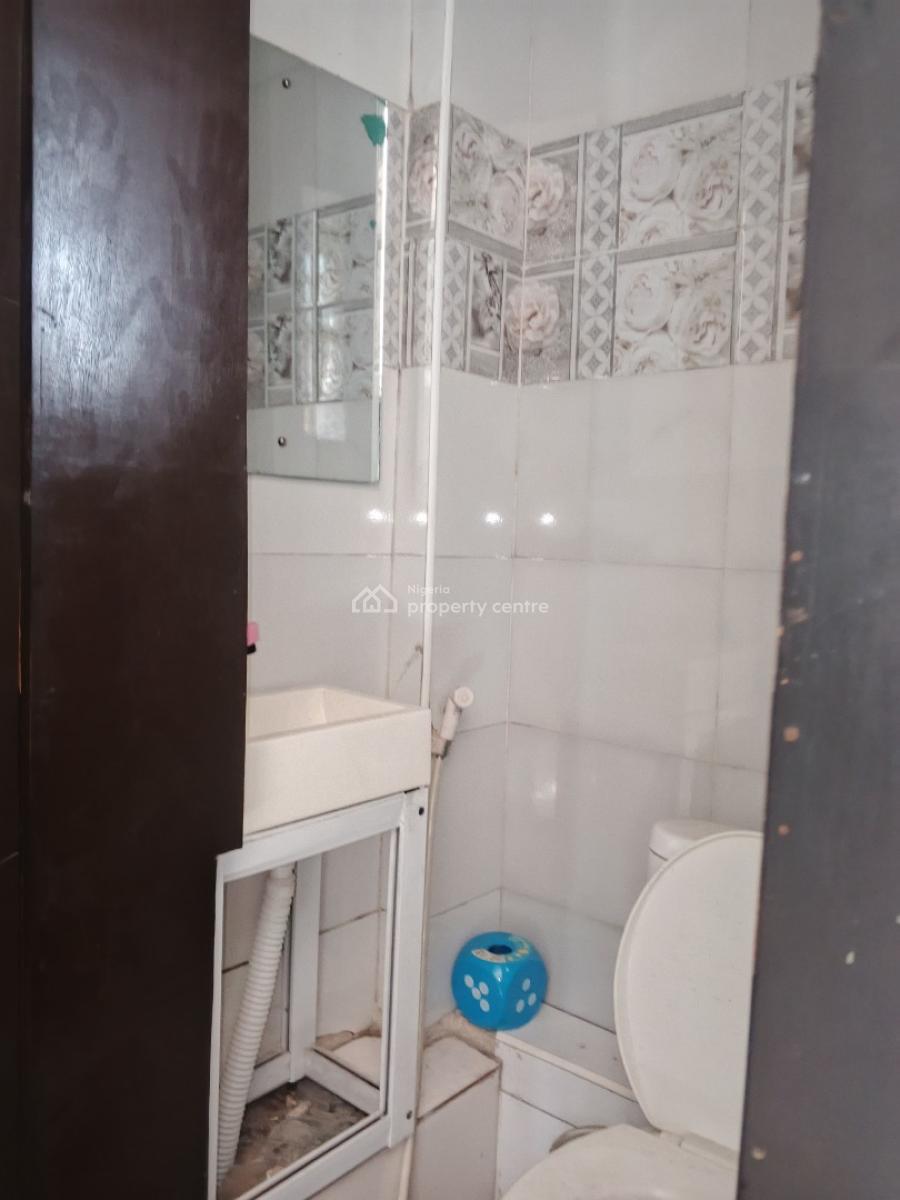 Luxury 3 Bedroom Flat Available on The Third Floor, Alagomeji, Alagomeji, Yaba, Lagos, Flat / Apartment for Sale