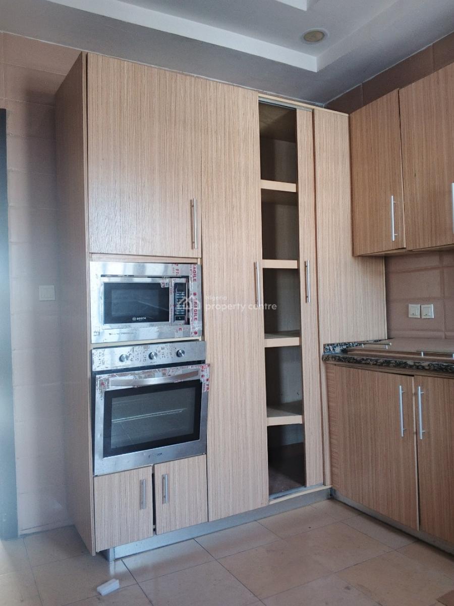 Luxury 3 Bedroom Flat Available on The Third Floor, Alagomeji, Alagomeji, Yaba, Lagos, Flat / Apartment for Sale