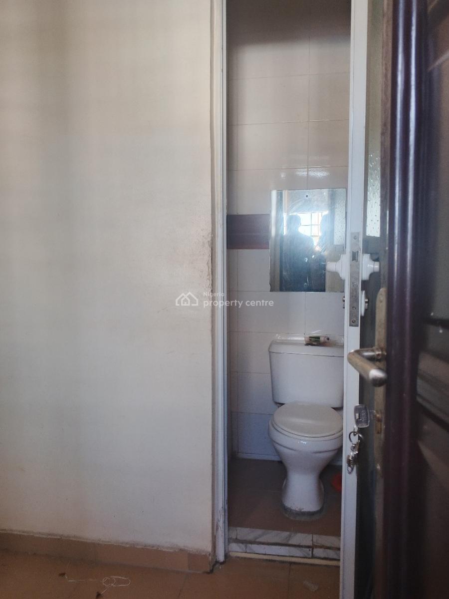 Luxury 3 Bedroom Flat Available on The Third Floor, Alagomeji, Alagomeji, Yaba, Lagos, Flat / Apartment for Sale