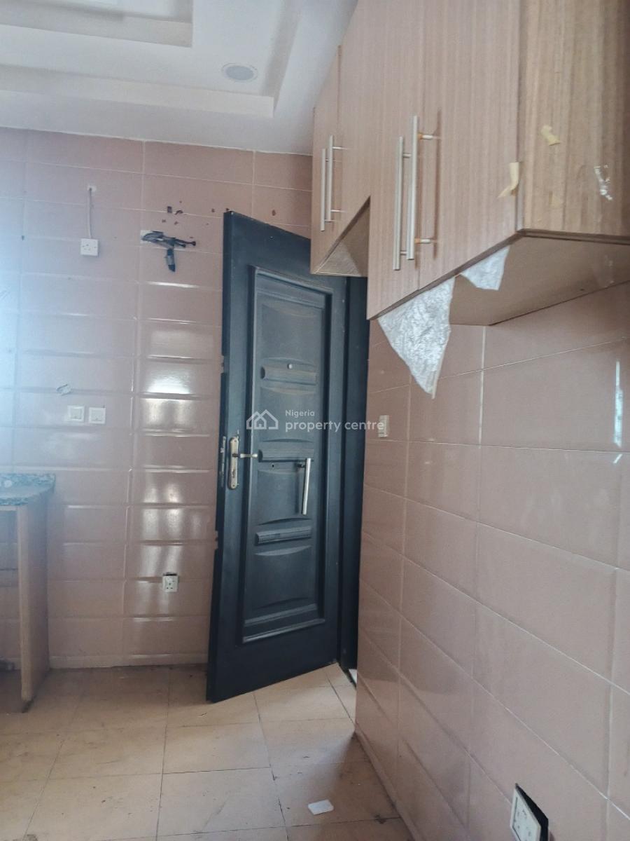 Luxury 3 Bedroom Flat Available on The Third Floor, Alagomeji, Alagomeji, Yaba, Lagos, Flat / Apartment for Sale