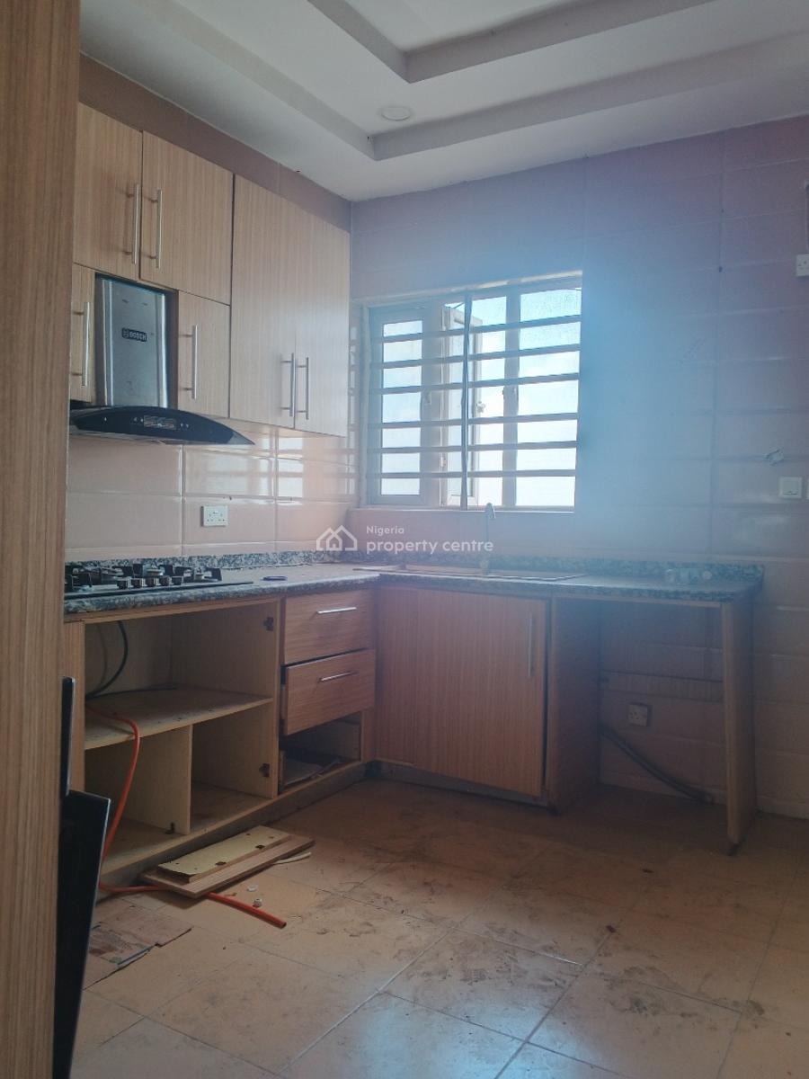 Luxury 3 Bedroom Flat Available on The Third Floor, Alagomeji, Alagomeji, Yaba, Lagos, Flat / Apartment for Sale