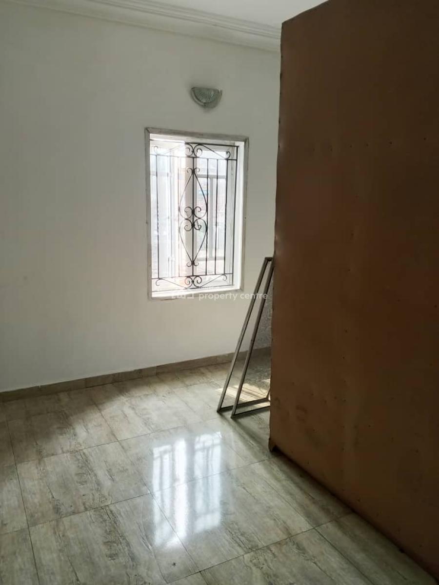 Luxury 3 Bedroom Flat Available on The Third Floor, Alagomeji, Yaba, Lagos, Flat / Apartment for Rent