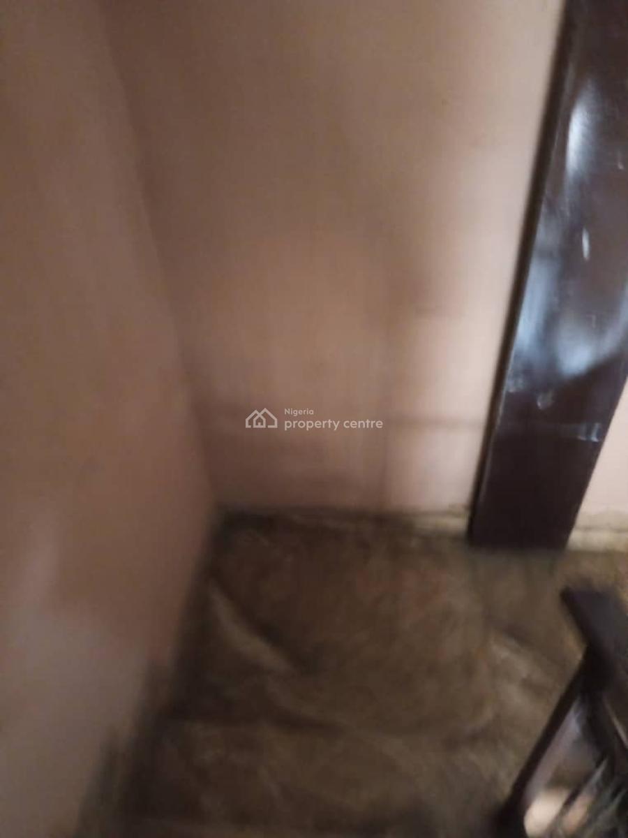 Luxury 3 Bedroom Flat Available on The Third Floor, Alagomeji, Yaba, Lagos, Flat / Apartment for Rent