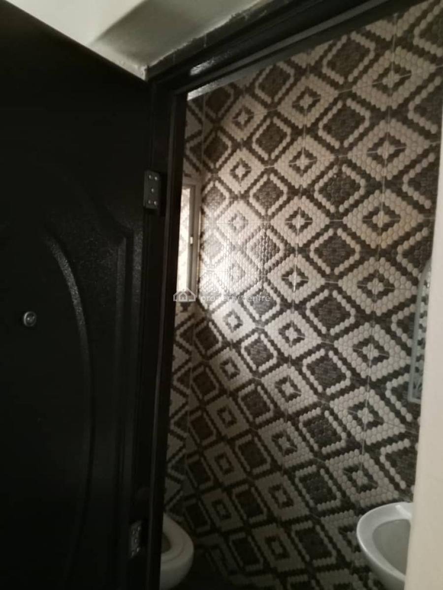 Luxury 3 Bedroom Flat Available on The Third Floor, Alagomeji, Yaba, Lagos, Flat / Apartment for Rent