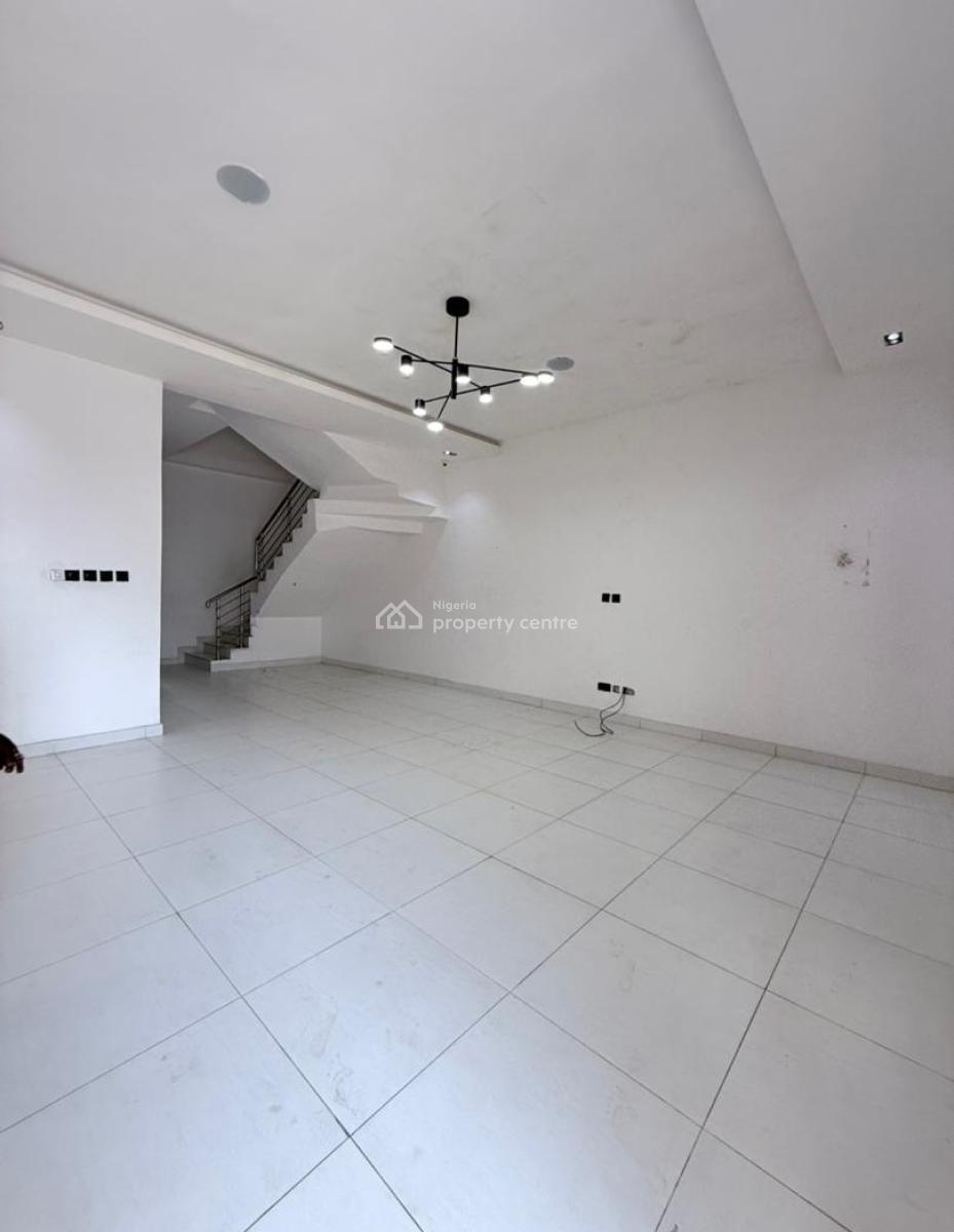 4 𝐁𝐄𝐃𝐑𝐎𝐎𝐌 𝐒𝐄𝐌𝐈 𝐃𝐄𝐓𝐀𝐂𝐇𝐄𝐃 𝐃𝐔𝐏𝐋𝐄𝐗, Ikota, Lekki, Ikota, Lekki, Lagos, Semi-detached Duplex for Rent