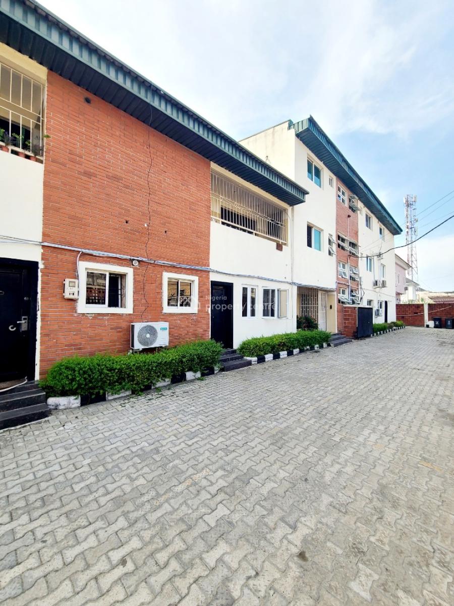Newly Renovated 2 Bedroom Flat Upstairs, Agungi, Lekki, Lagos, Flat / Apartment for Rent
