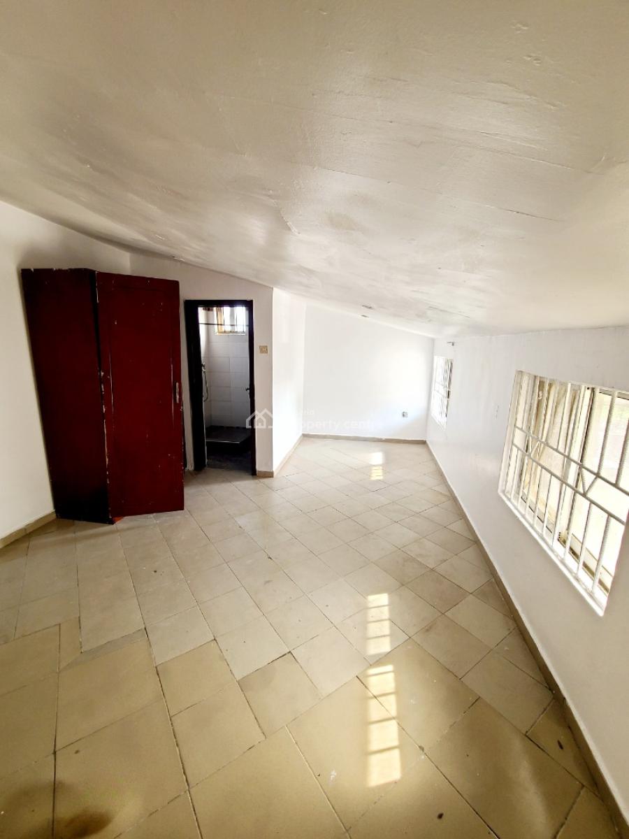 Newly Renovated 2 Bedroom Flat Upstairs, Agungi, Lekki, Lagos, Flat / Apartment for Rent