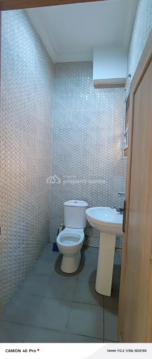 Clean 3 Bedroom Flat, Bera Estate Off Chevron, Lekki, Lagos, Flat / Apartment for Rent
