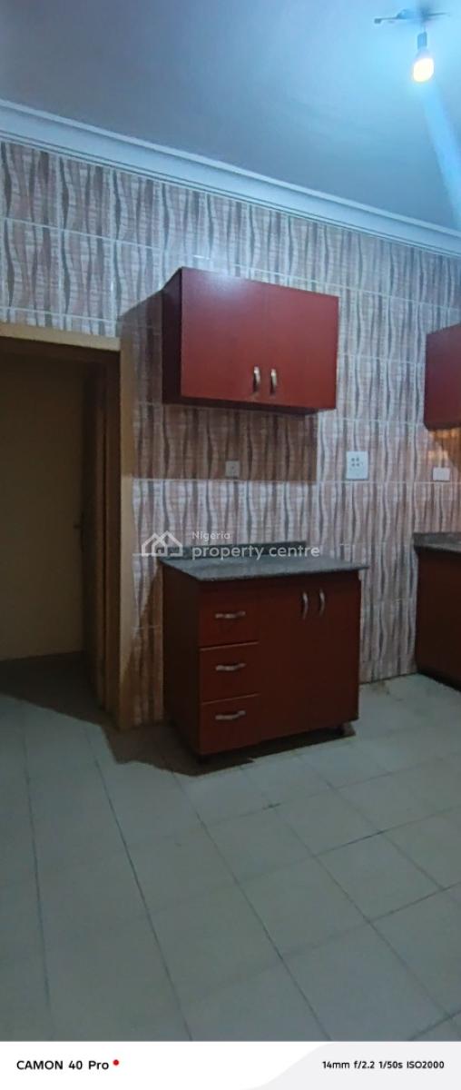 Clean 3 Bedroom Flat, Bera Estate Off Chevron, Lekki, Lagos, Flat / Apartment for Rent