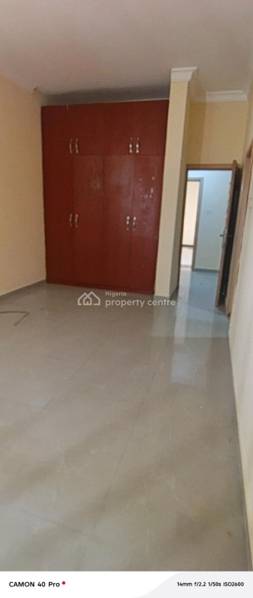 Clean 3 Bedroom Flat, Bera Estate Off Chevron, Lekki, Lagos, Flat / Apartment for Rent