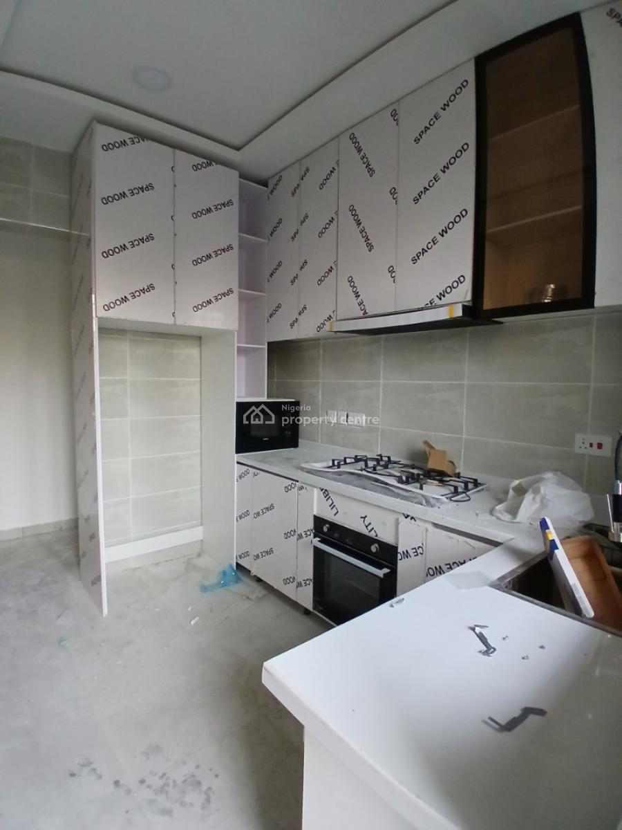 24/7 Power Supply Serviced 2 Bedroom En-suite Flat with an Enclosed Fi, Lekki Phase 1, Lekki, Lagos, Flat / Apartment for Rent