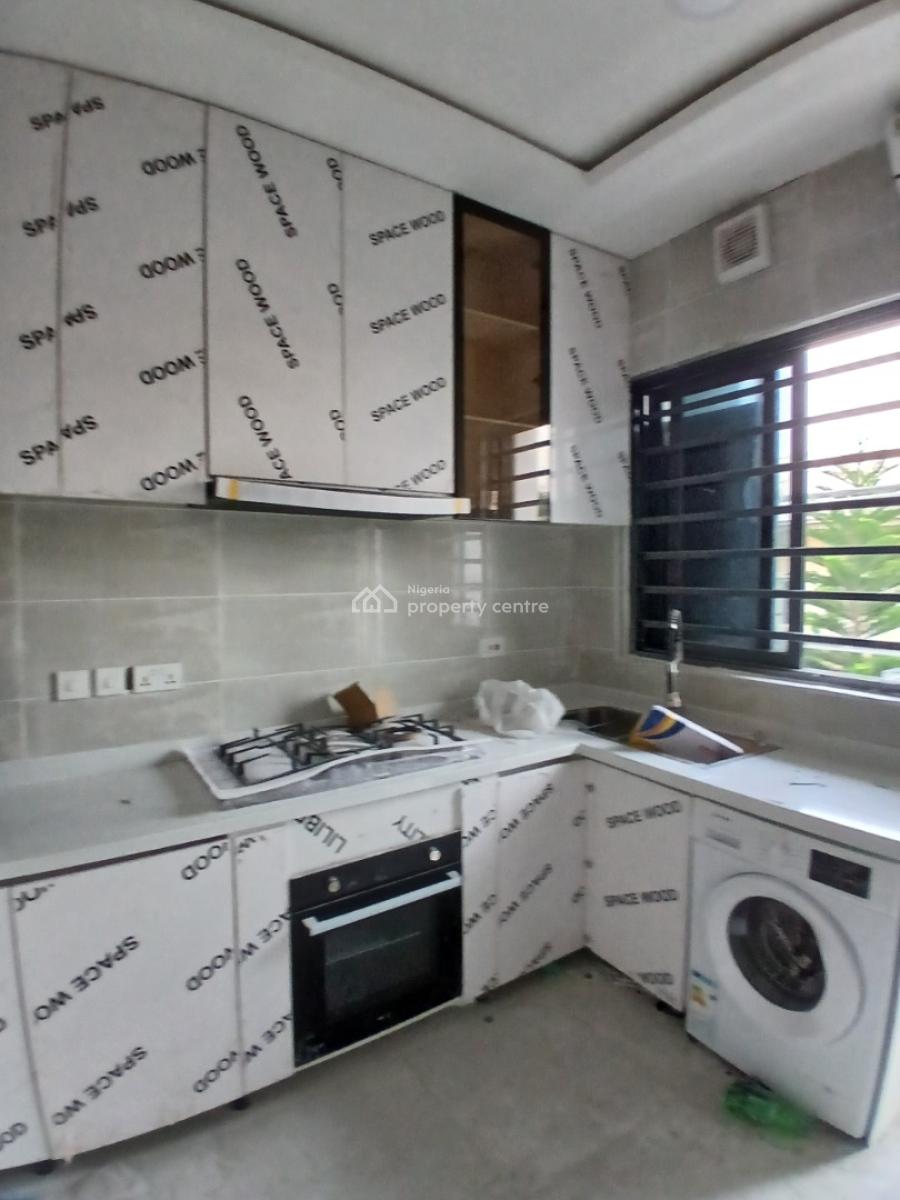 24/7 Power Supply Serviced 2 Bedroom En-suite Flat with an Enclosed Fi, Lekki Phase 1, Lekki, Lagos, Flat / Apartment for Rent